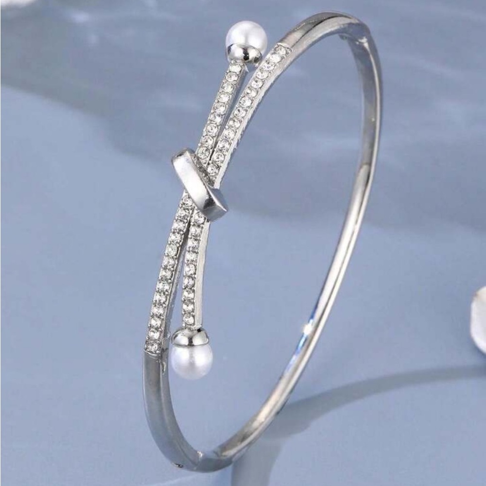 Elegant Silver Pearl Bracelet